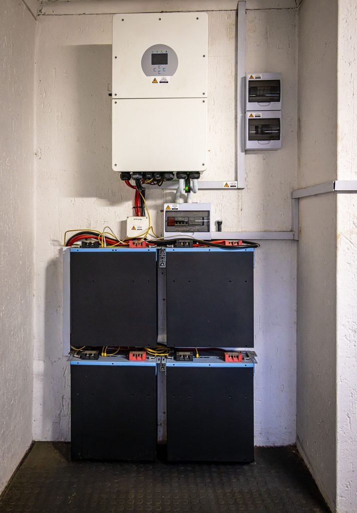solar battery calculator for sizing an off-grid battery bank