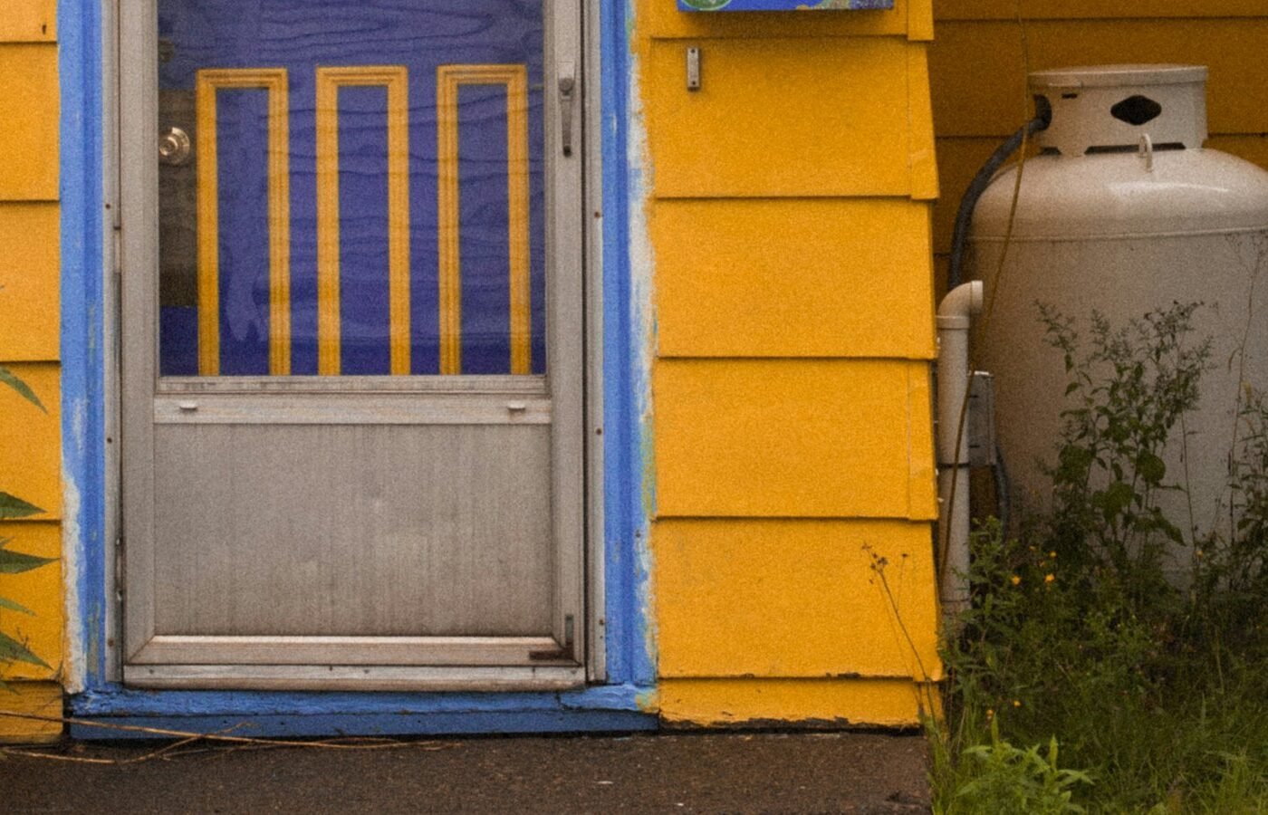 Tankless vs Tank Water Heater: The Off-Grid Answer Is Different